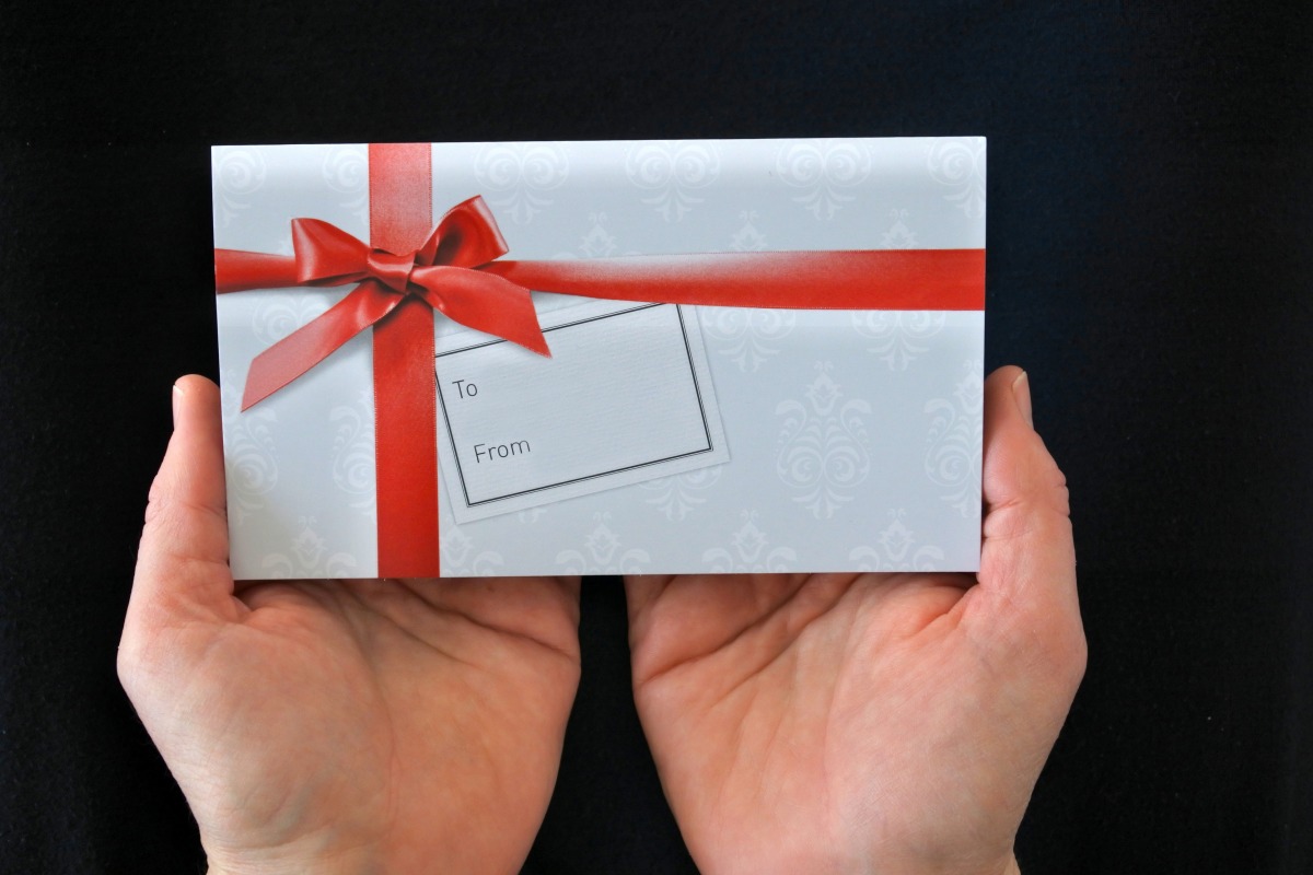 Chèques cadeaux : le plafond d'exonération de 250 € est applicable jusqu'au 31 janvier 2022