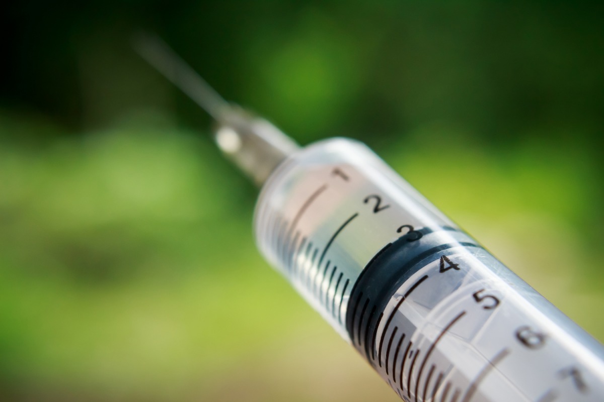 Rejet de 2 QPC relatives aux conséquences du non-respect de l'obligation vaccinale