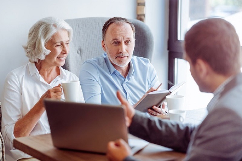 Le salarié ayant atteint les 70 ans lors de son engagement ne peut être mis à la retraite d'office